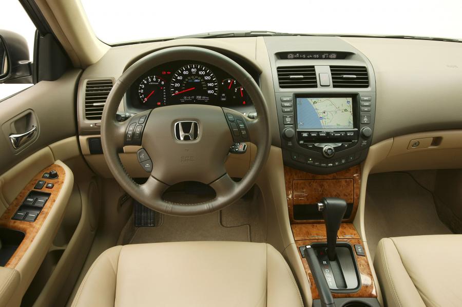  Honda Accord Hybrid America 2005 года  (фото 12 из 69)